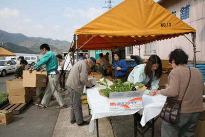 070427youka_sizaitenposeru.jpg