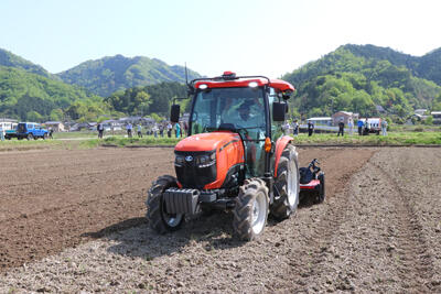 220428JAたじま　スマート農業実演会　自動操舵トラクター実演会.jpg