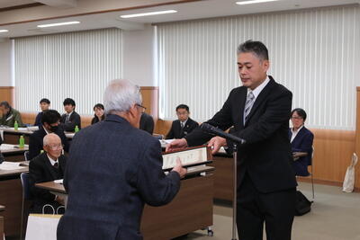 HP251209JAたじま 小山さん最上位の金賞に輝く、ふるさと但馬米食味コンテスト表彰式、兵庫・JAたじま.jpg