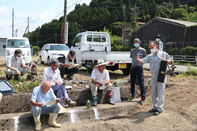 210623JAたじま　JAたじま岩津ねぎ部会試験ほ場定植作業.jpg